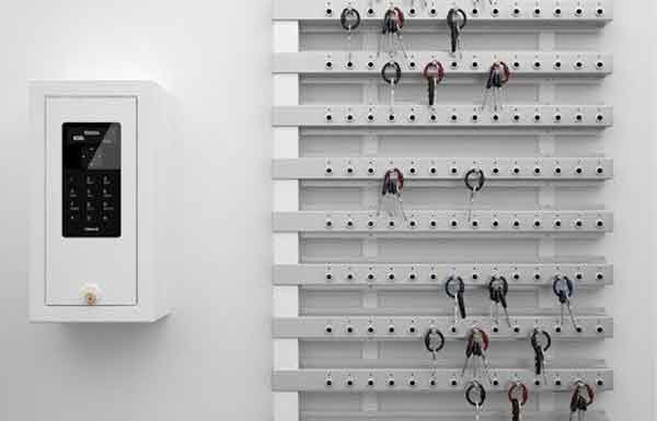 Key-Rack-Modular-Key Woman selects a key from a Key Box System